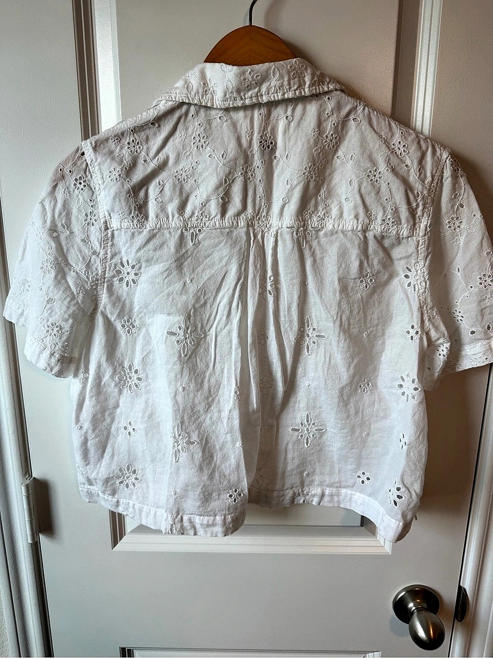 American Eagle Cropped White Eyelet Crochet Pocket Button-Up Shirt - Picture 3 of 6